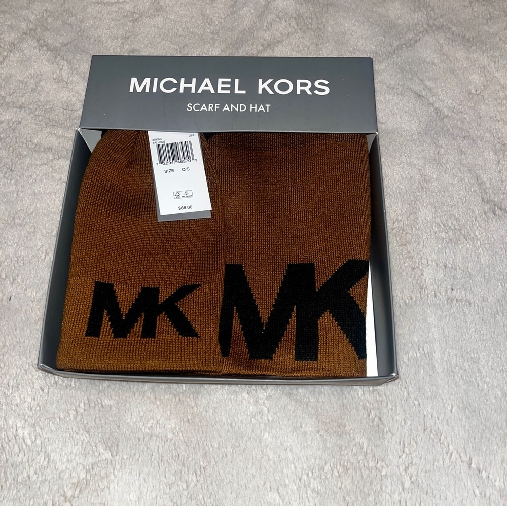 MICHAEL KORS HAT & GLOVE SET